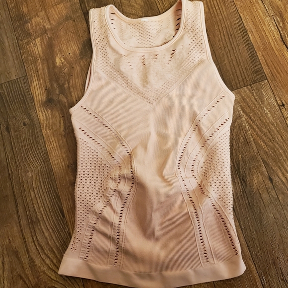 ALO Yoga Lark tank top - Picture 1 of 3